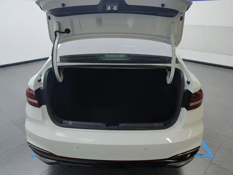 Volkswagen Lavida — миниатюра 4