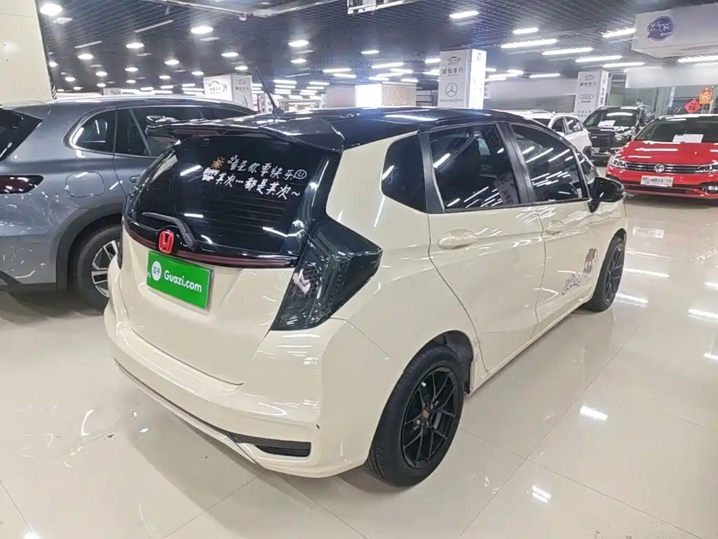 Honda Fit — миниатюра 7