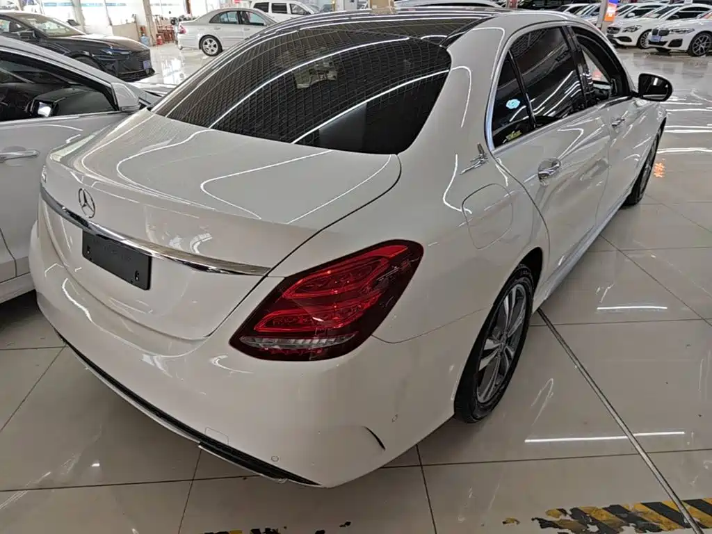 Mercedes-Benz C-Class — миниатюра 7