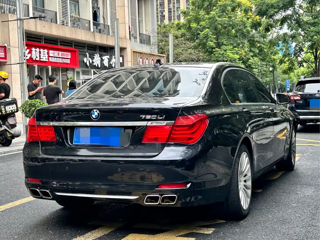 BMW 7 Series — миниатюра 4