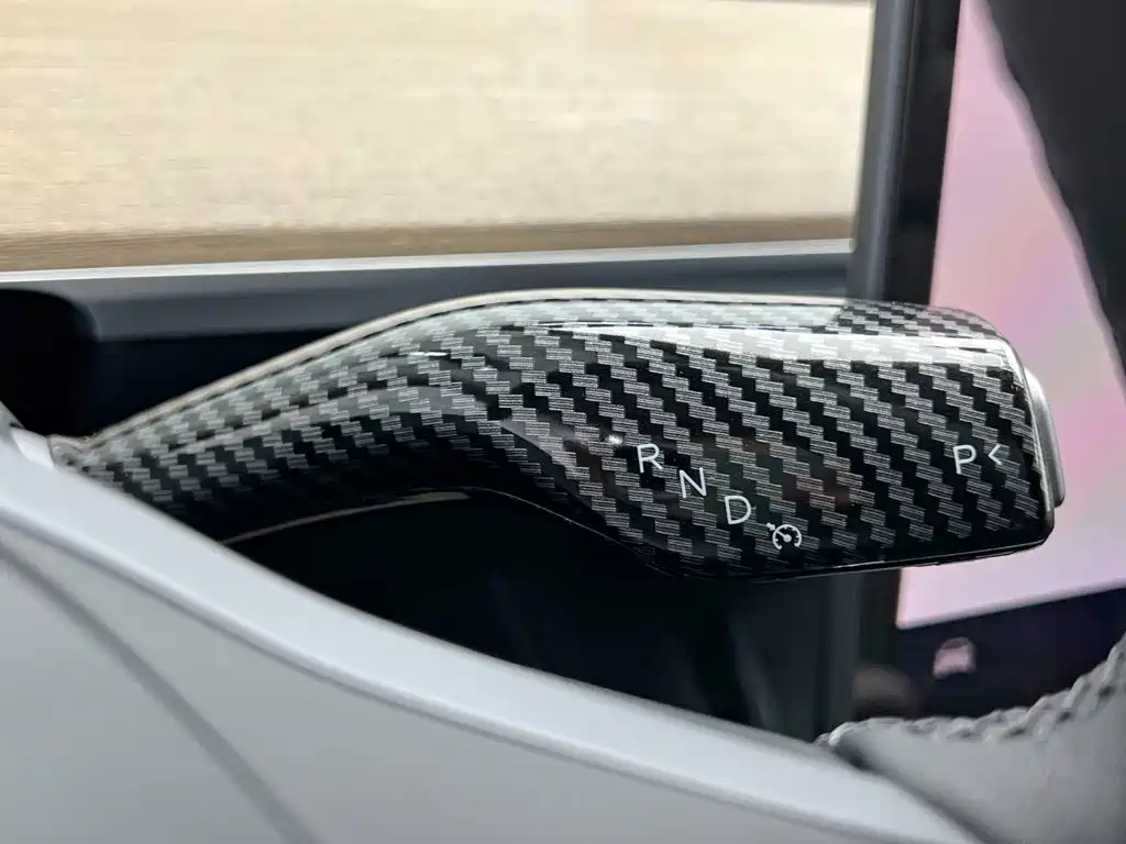 Tesla Model Y — миниатюра 19