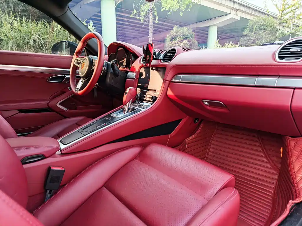 Porsche 718 2018 Cayman 2.0T