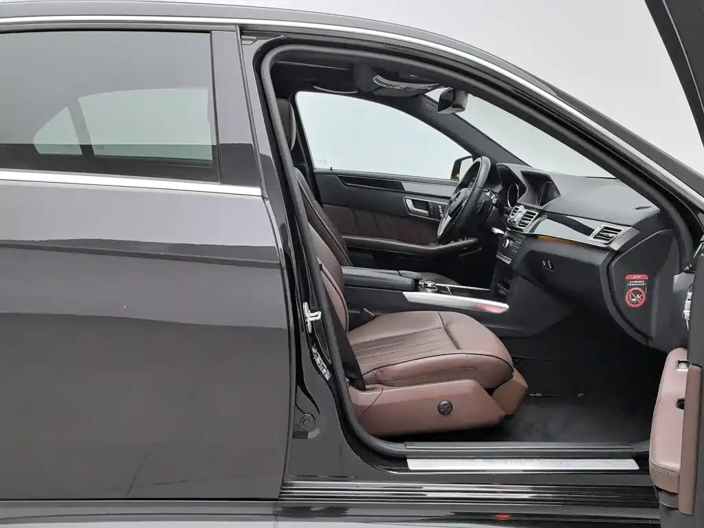 Mercedes-Benz E-Class — миниатюра 23