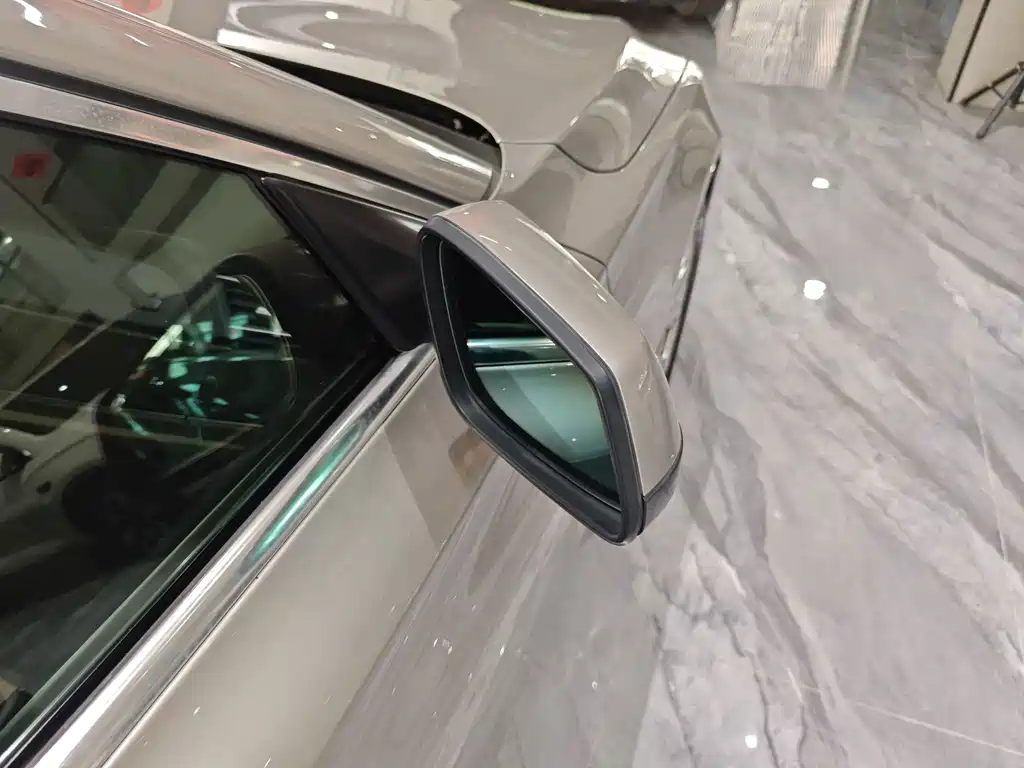 BMW 7 Series — миниатюра 9