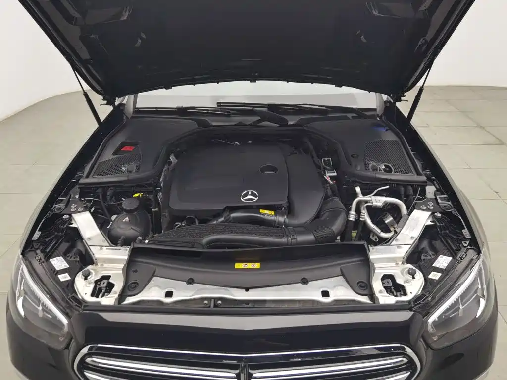 Mercedes-Benz E-Class — миниатюра 6