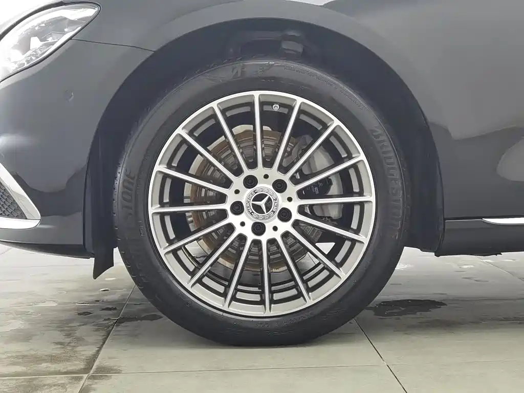 Mercedes-Benz E-Class — миниатюра 17