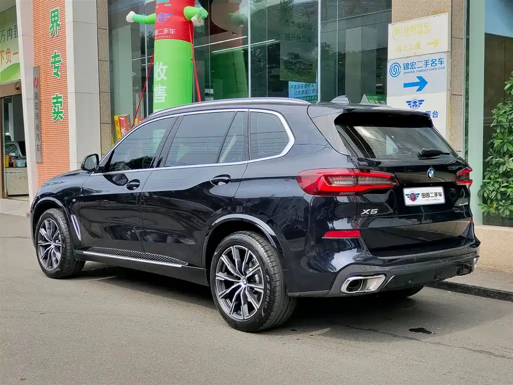 BMW X5 2022 xDrive 30Li Premium M Sport