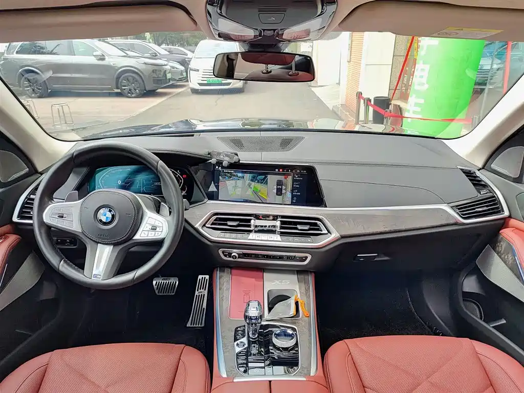 BMW X5 2022 xDrive 30Li Premium M Sport