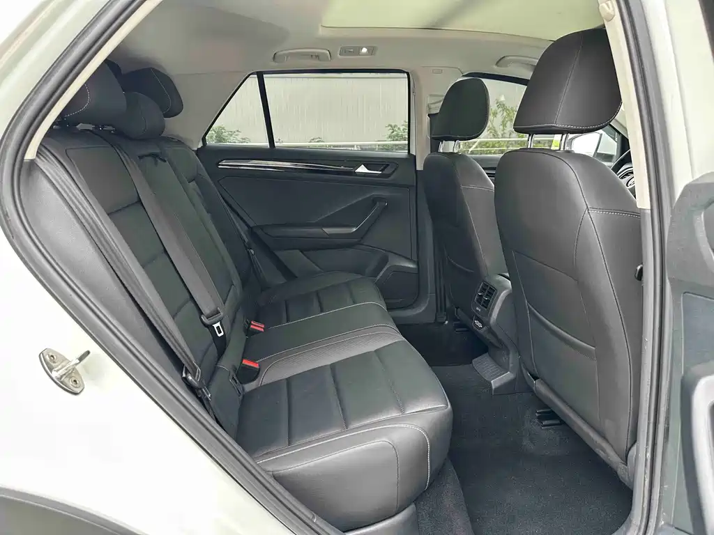 Volkswagen T-Roc — миниатюра 19