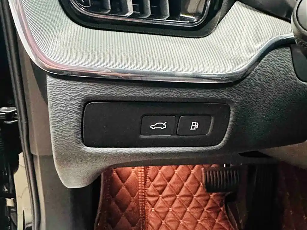 VOLVO XC60 PLUG IN HYBRID