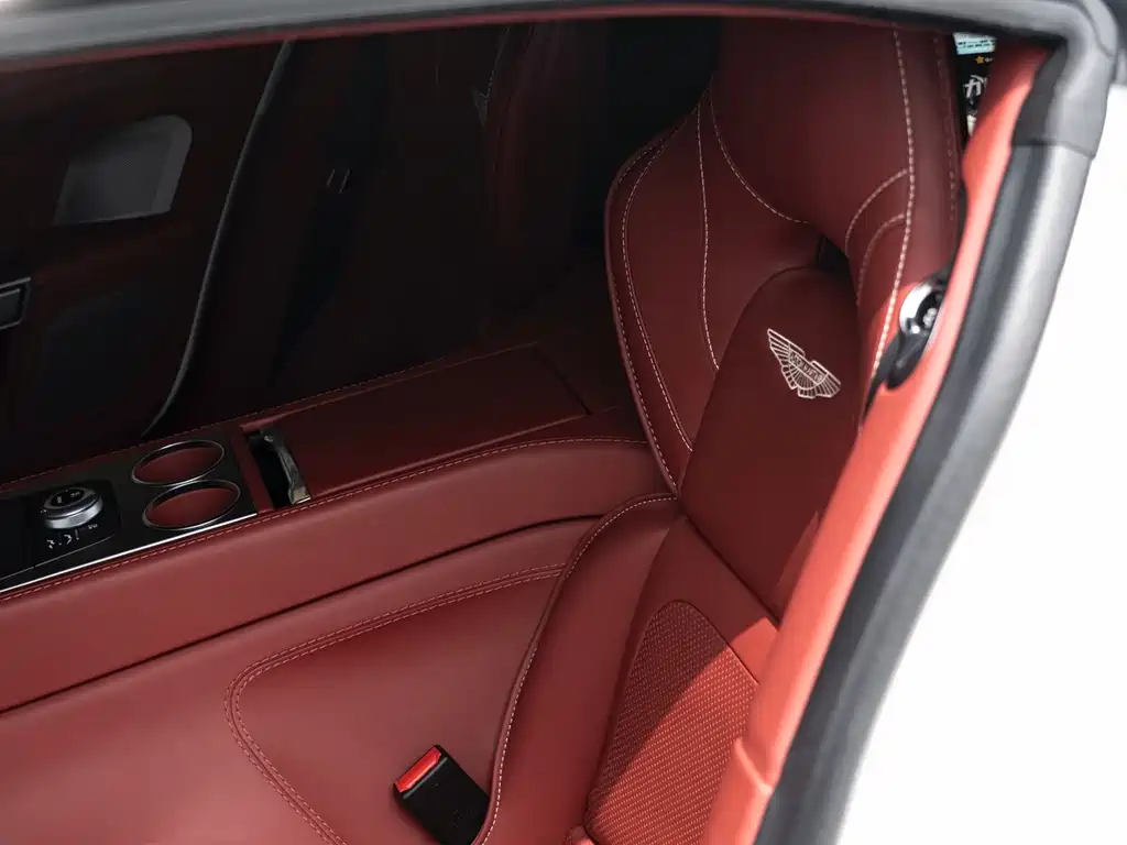 Aston Martin Rapide — миниатюра 21