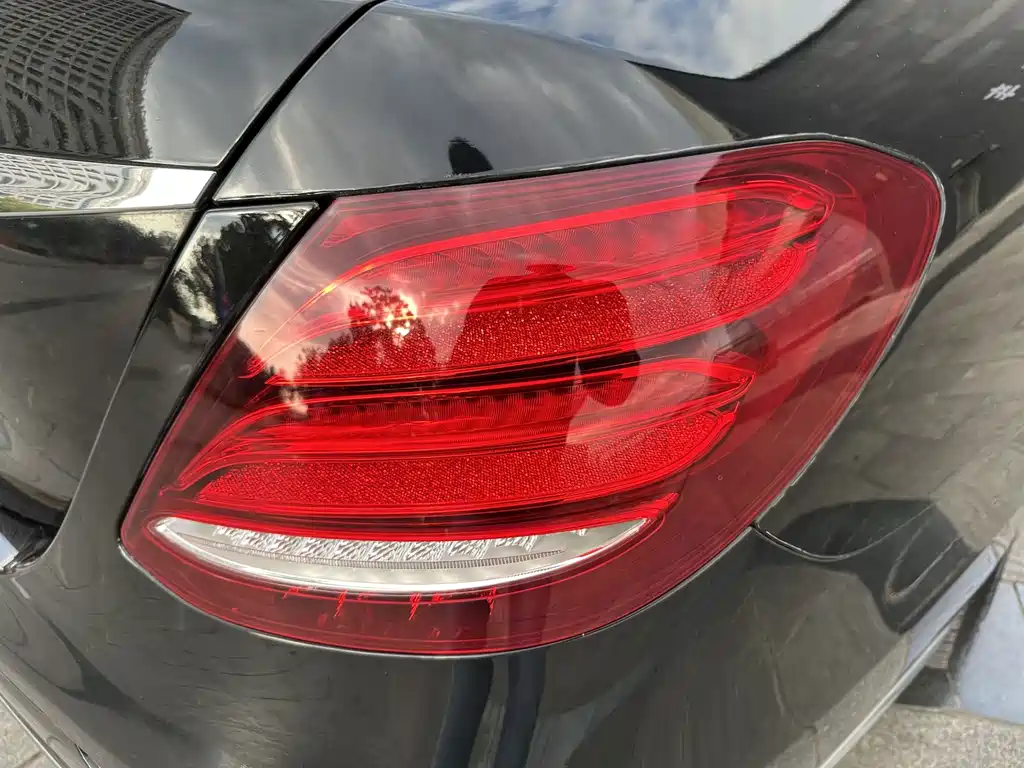 Mercedes-Benz E-Class — миниатюра 19