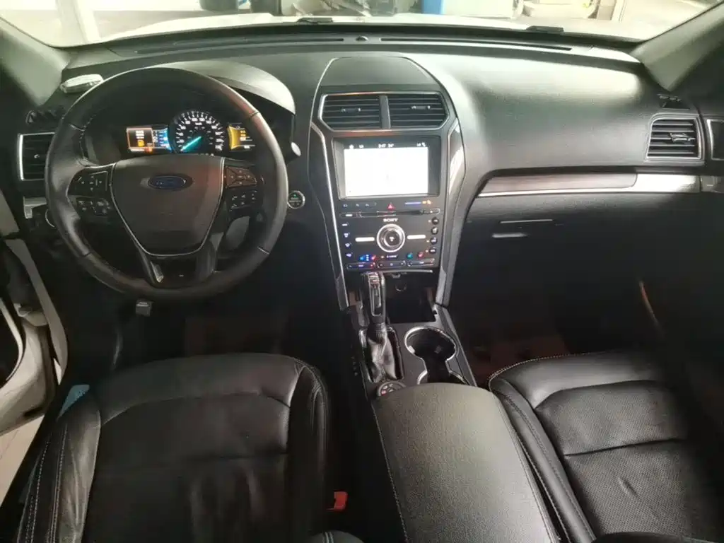 Ford Explorer (Import) — миниатюра 10