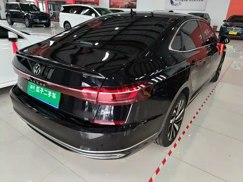Volkswagen Passat 2025 380TSI