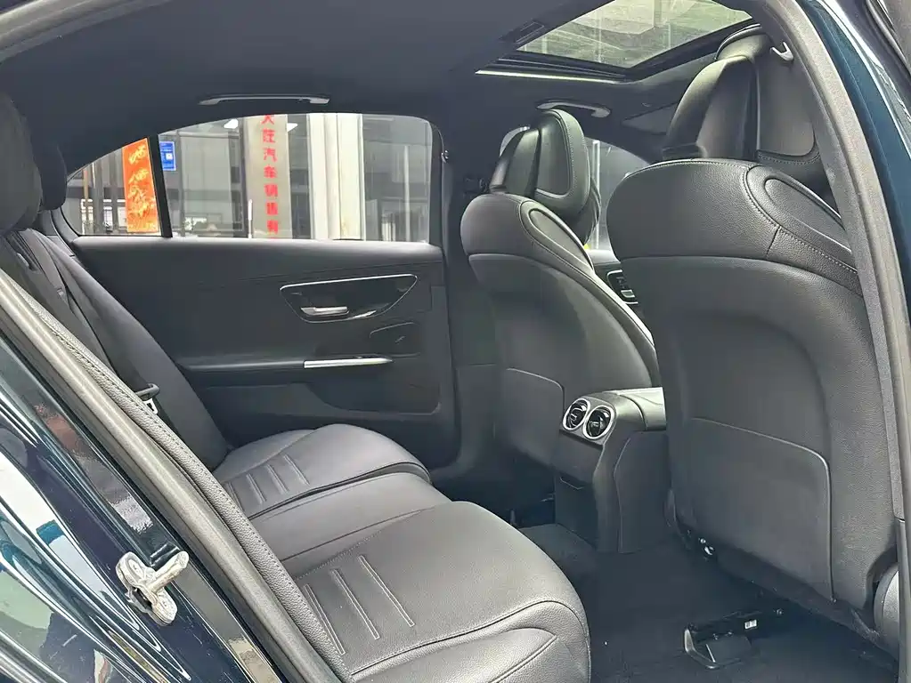 Mercedes-Benz C-Class — миниатюра 8