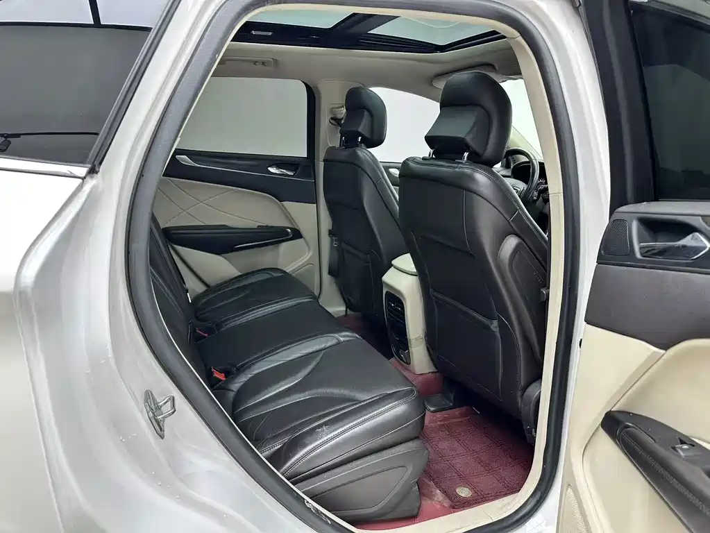 Lincoln MKC — миниатюра 5