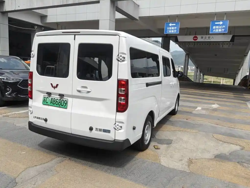 Wuling Yangguang — миниатюра 6