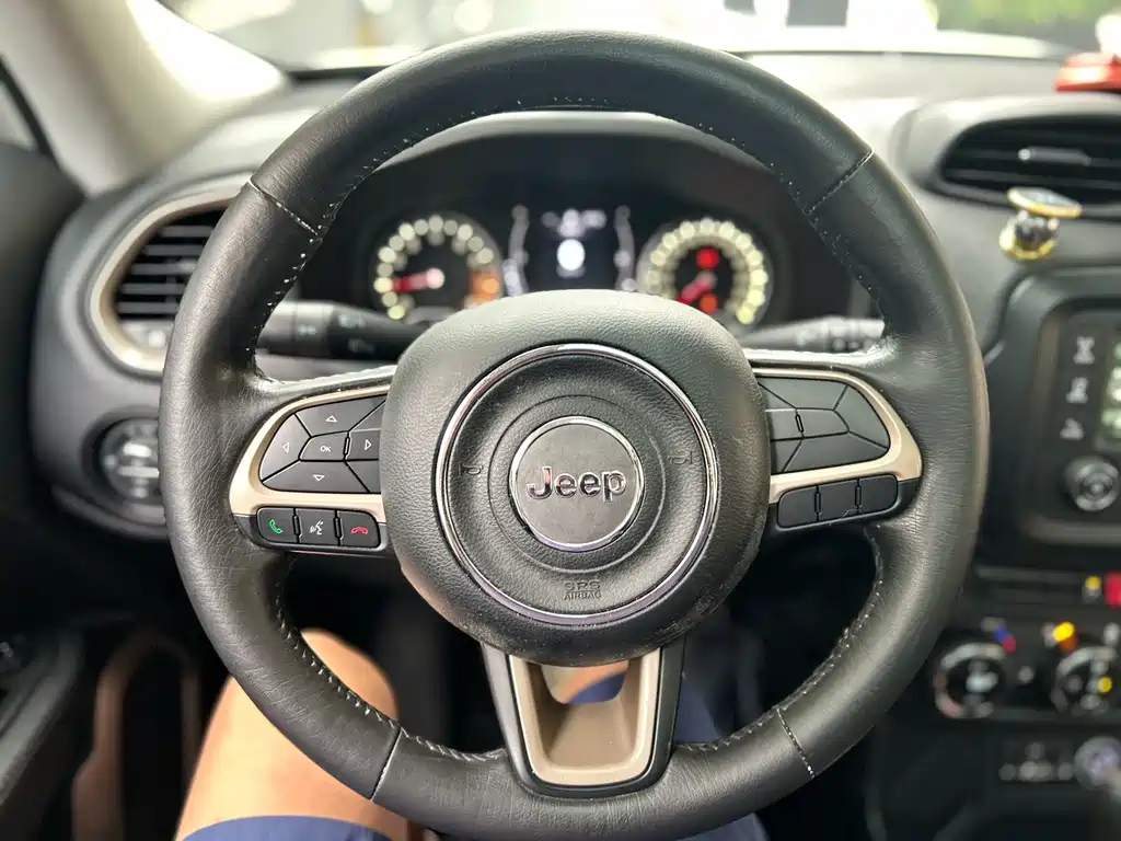 Jeep Renegade — миниатюра 8