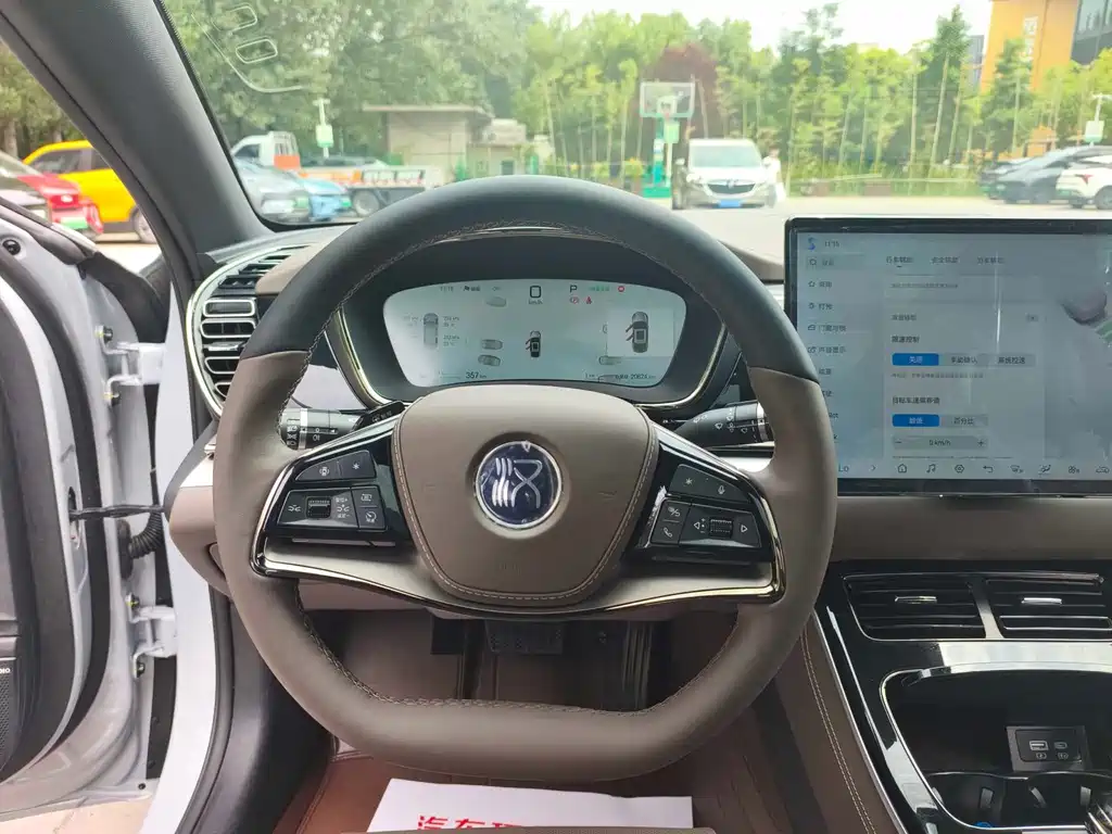 BYD Han 2025 EV Smart Drive 605KM