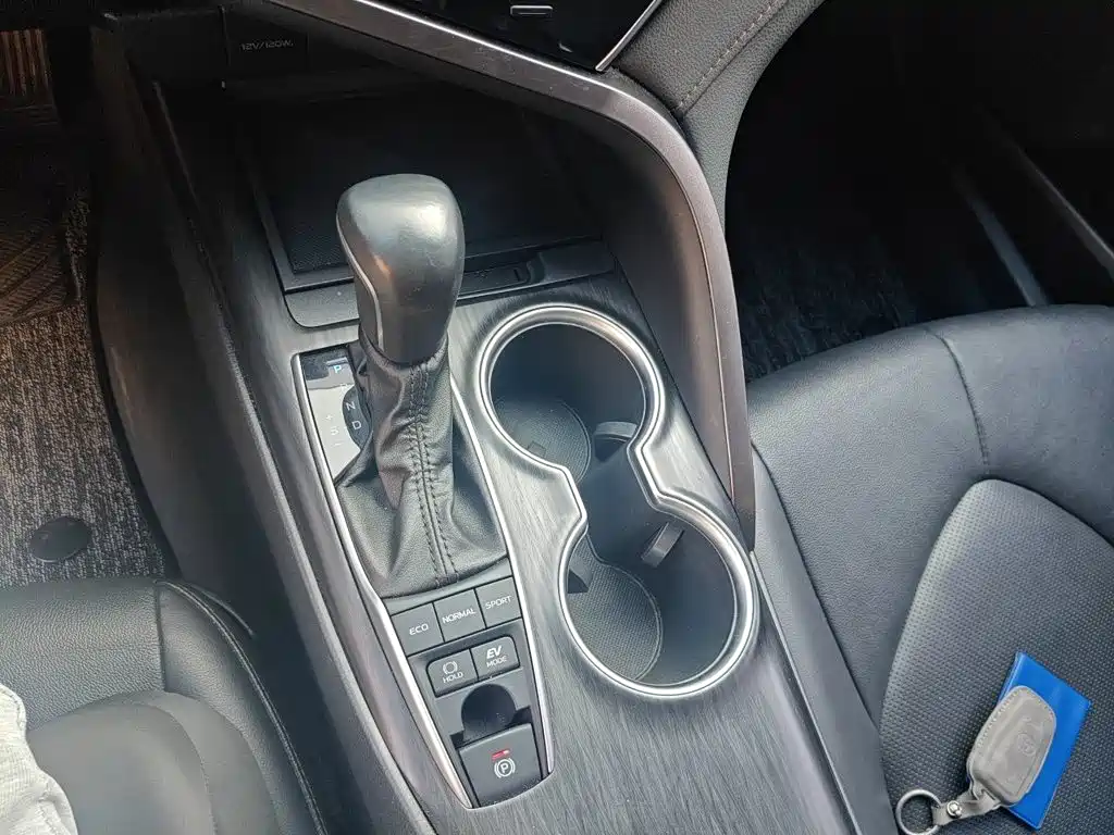Toyota Camry — миниатюра 10