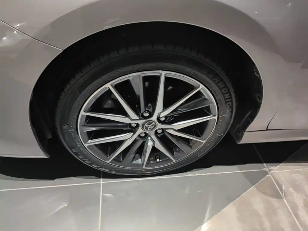 Toyota Camry — миниатюра 23