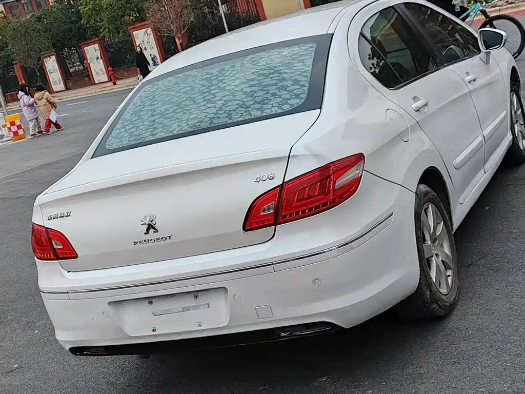 Peugeot 408 2013 1.6L AT Comfort