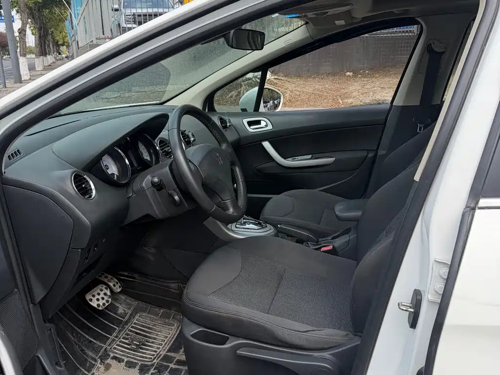 Peugeot 408 2012 2.0L