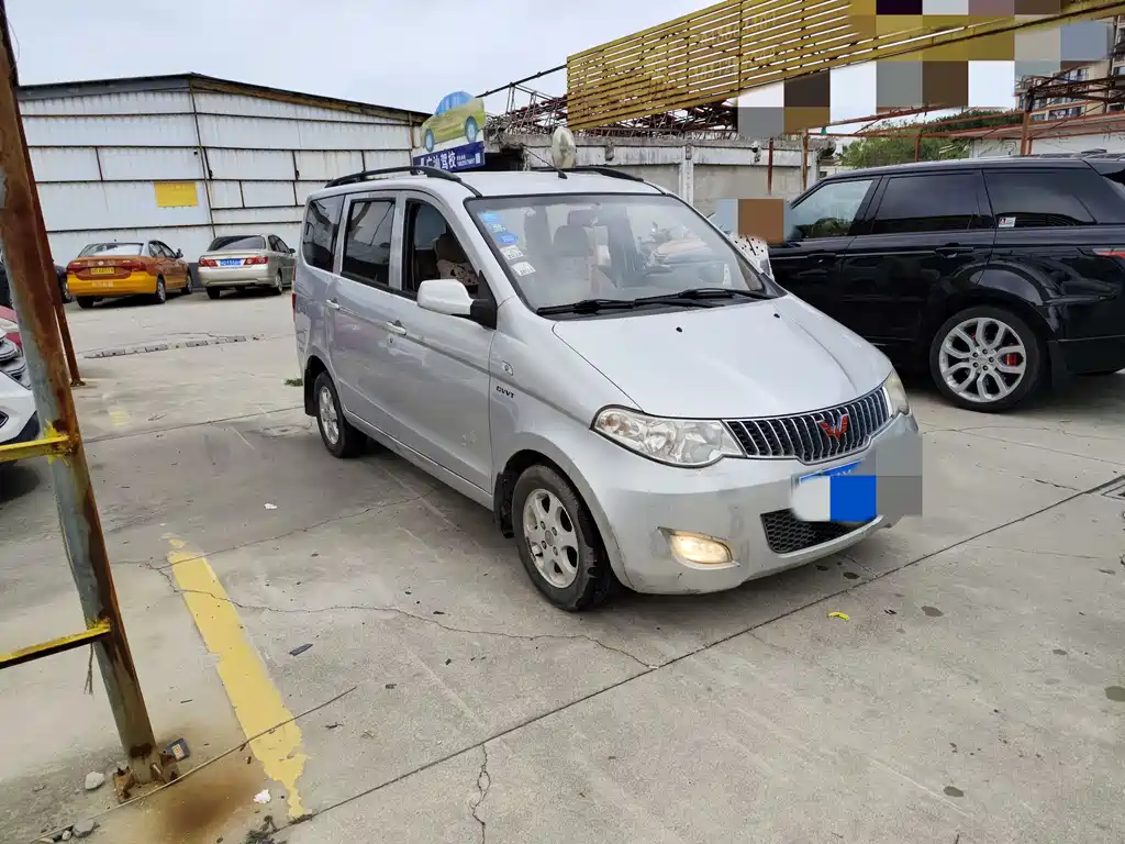 Wuling Hongguang 2015
