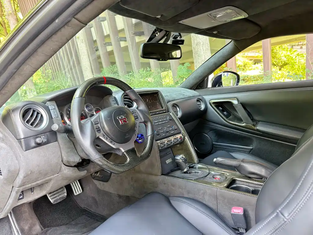 Nissan GT-R — миниатюра 7
