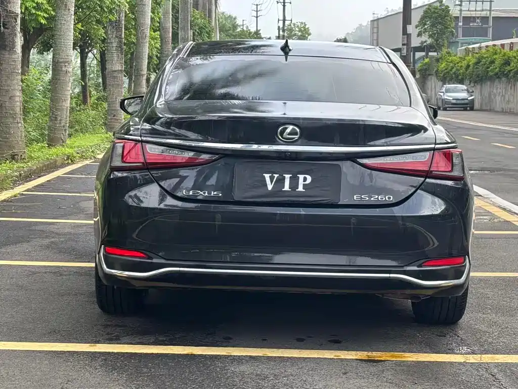 Lexus ES 2022 260