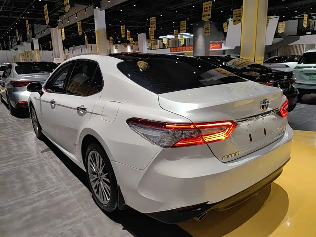 Toyota Camry — миниатюра 5