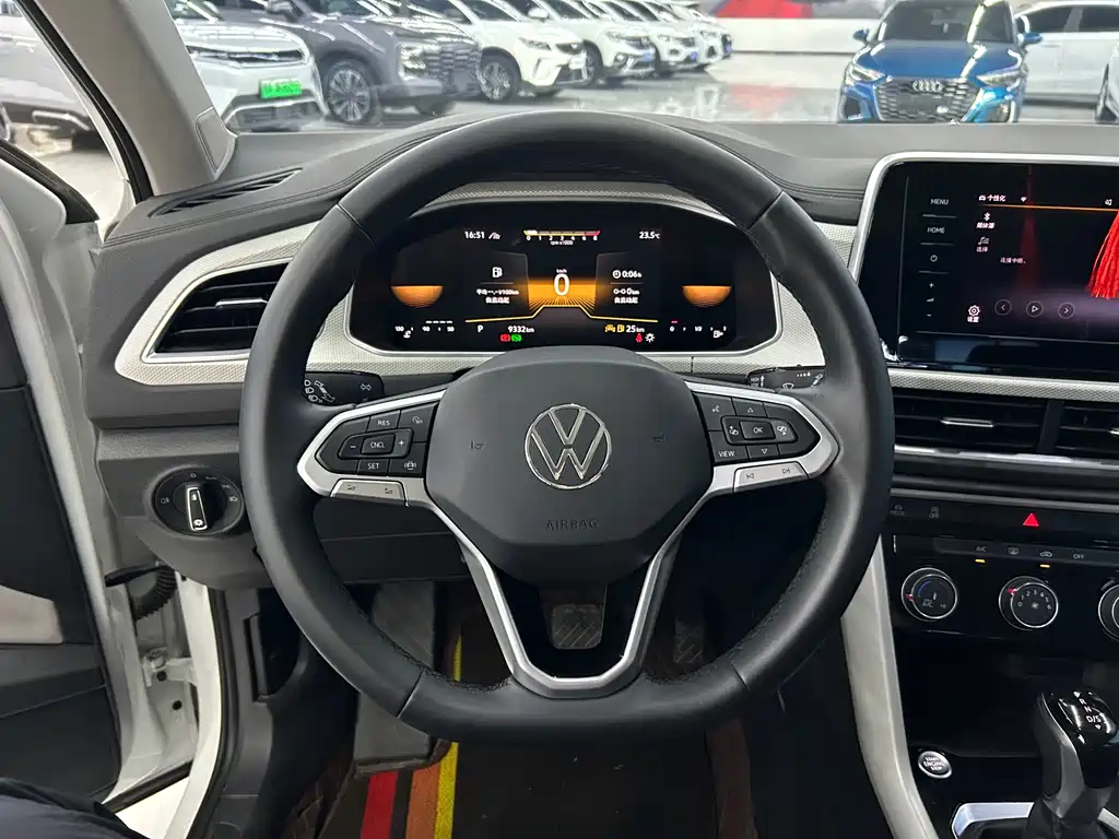Volkswagen T-Roc 2023 280TSI DSG