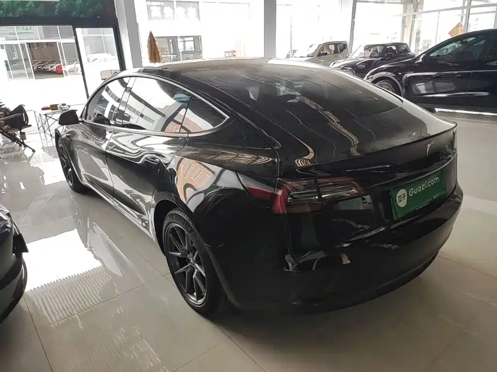 Tesla Model 3 — миниатюра 5