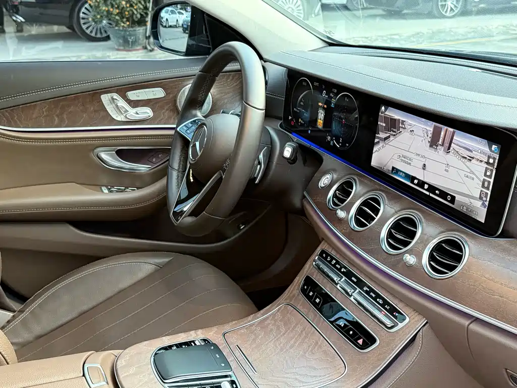 MERCEDES-BENZ E CLASS