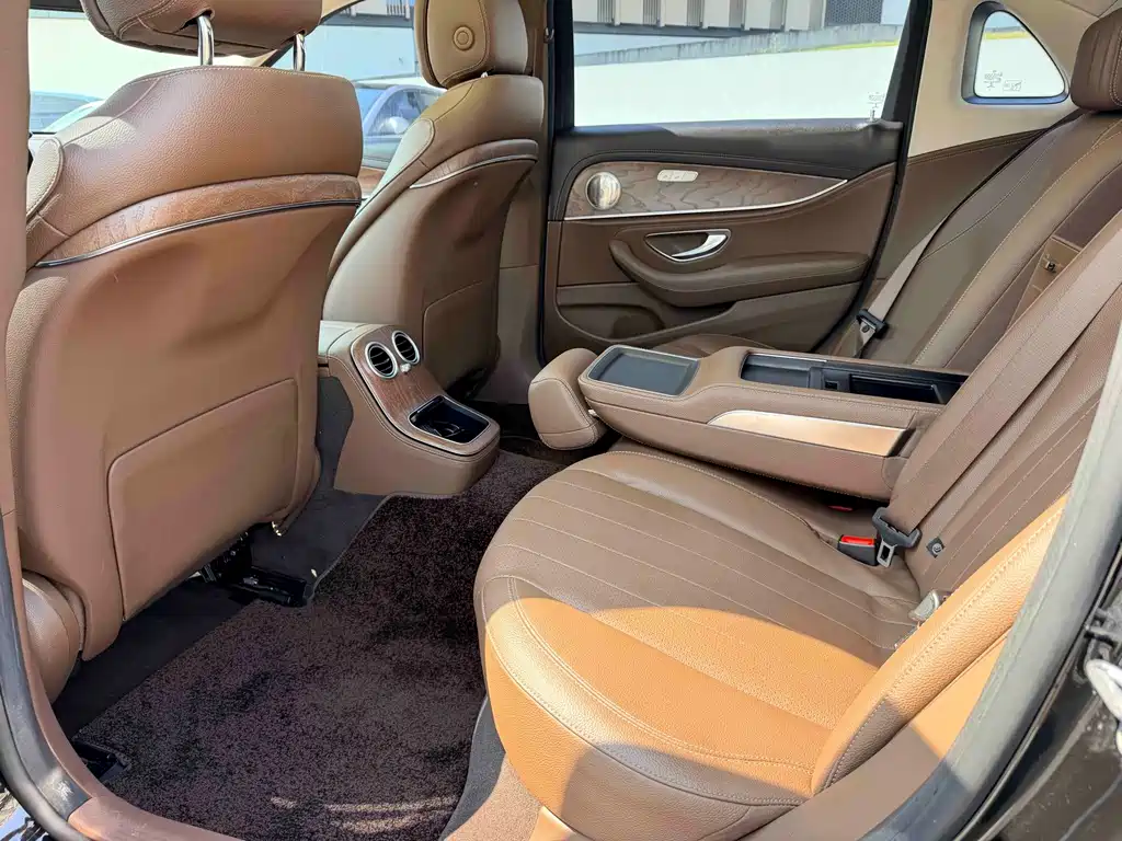 Mercedes-Benz E-Class — миниатюра 5