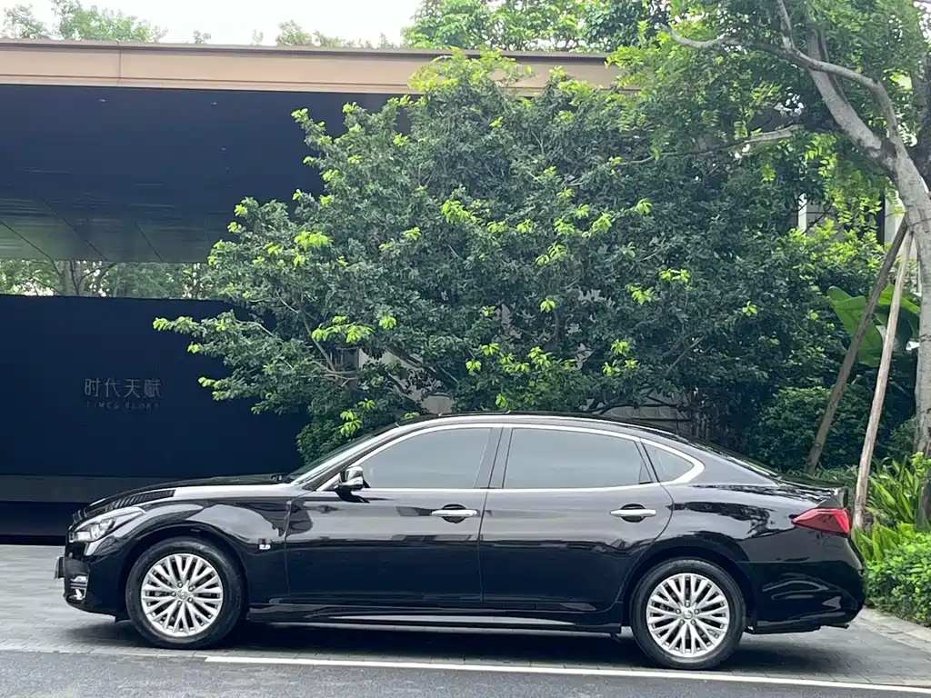 Infiniti Q70 2017 Q70L 2.5L Enjoy
