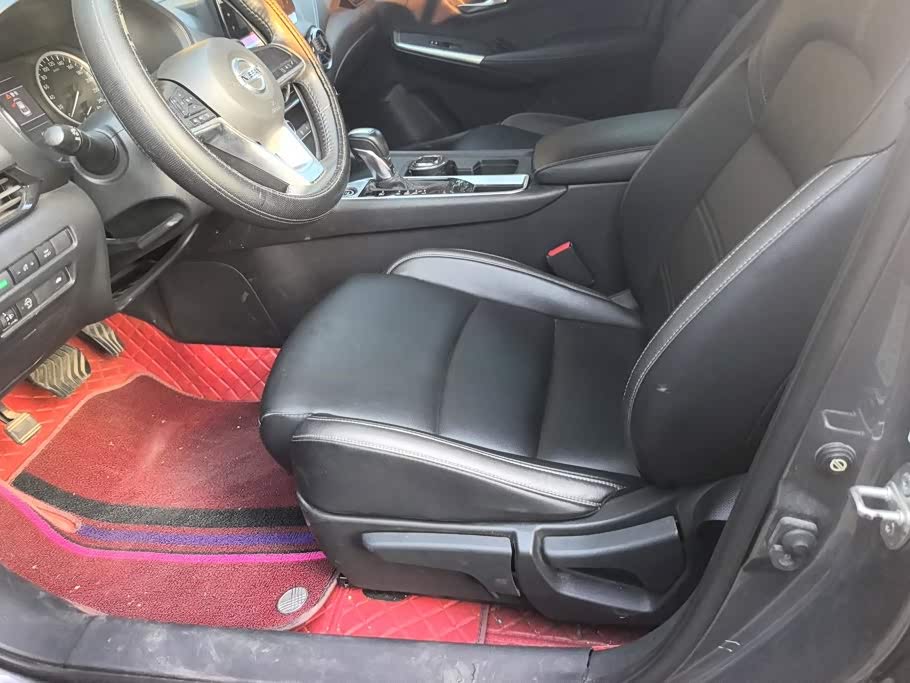 Nissan Sylphy 1.6 л 2021 г. Серебристо-серый, пробег 45599 км