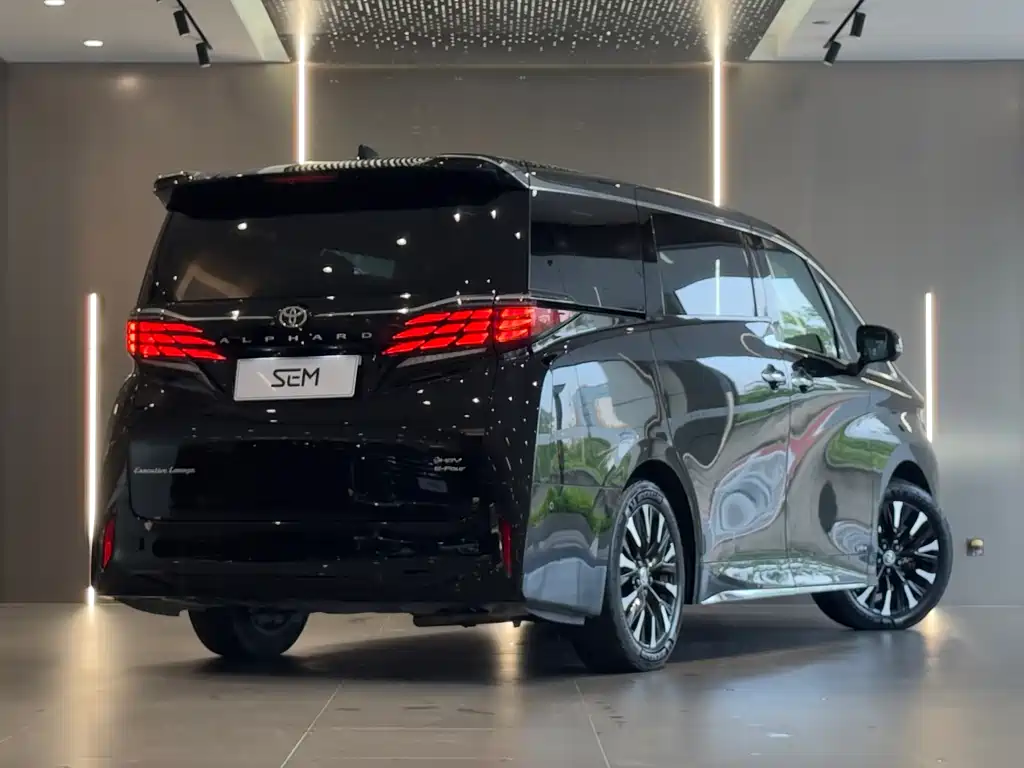 Toyota Alphard — миниатюра 11