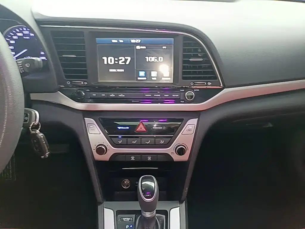 Hyundai Elantra — миниатюра 13