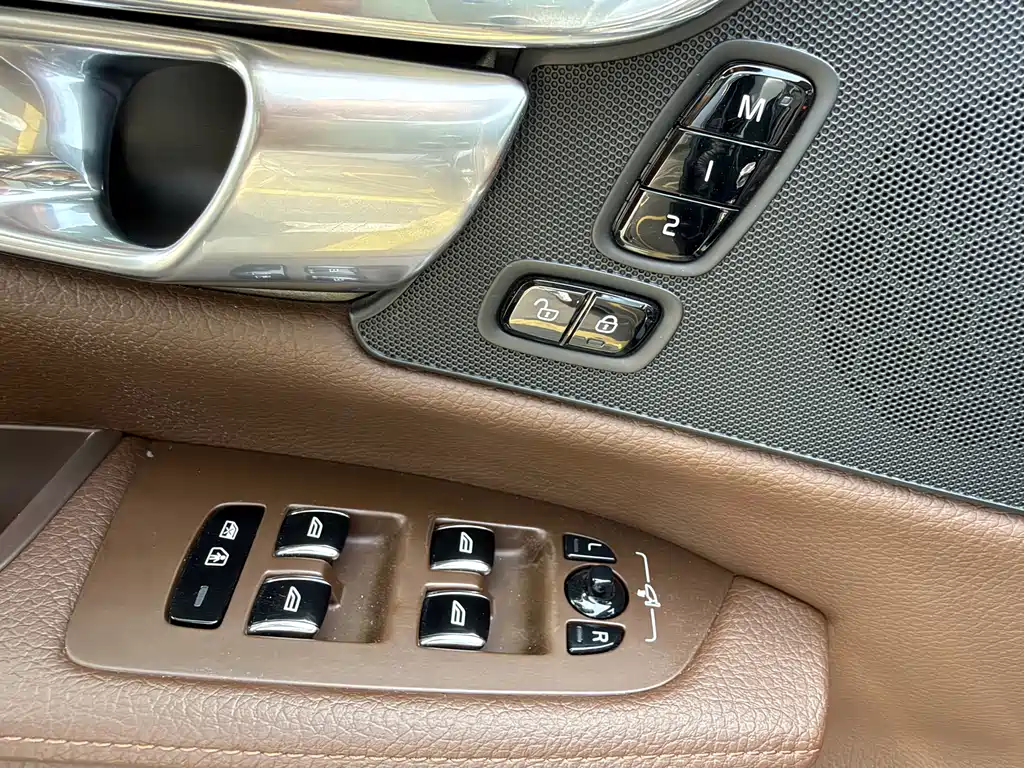 Volvo S90 — миниатюра 23