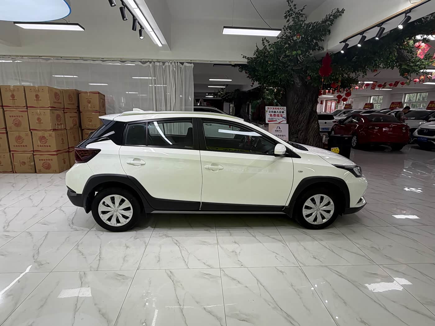 Toyota YARiS L Zhi Xuan 1.5 л 2023 г. Белый, пробег 19700 км