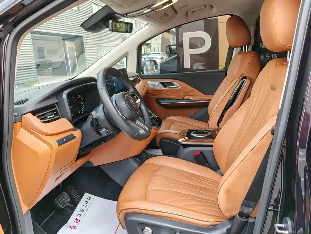 Hongqi HQ9 2023 2.0T