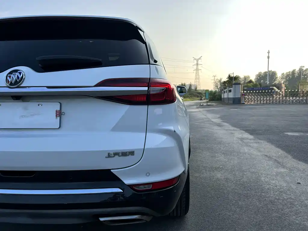Buick Enclave — миниатюра 20