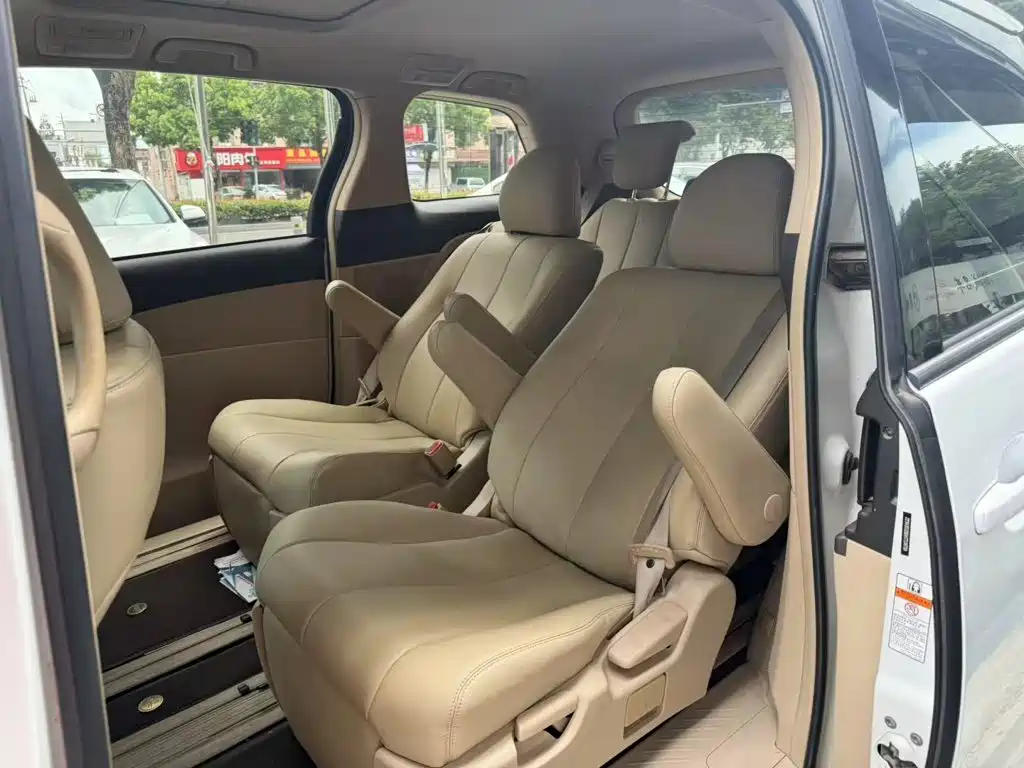 Toyota Previa — миниатюра 5