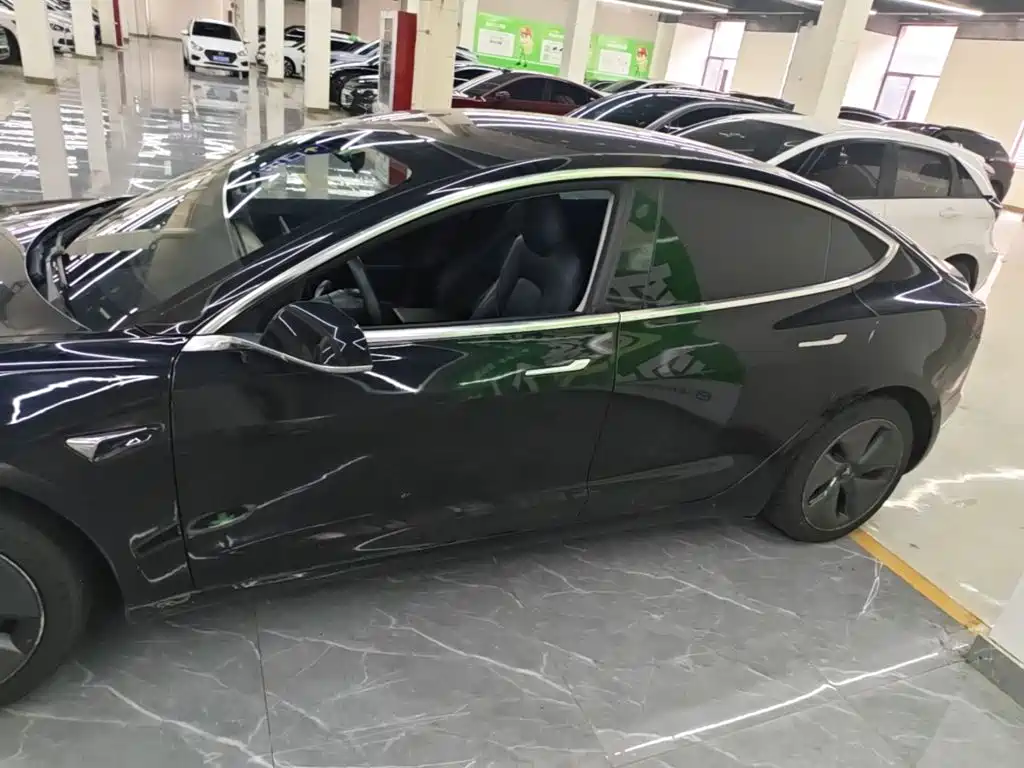 Tesla Model 3 — миниатюра 4
