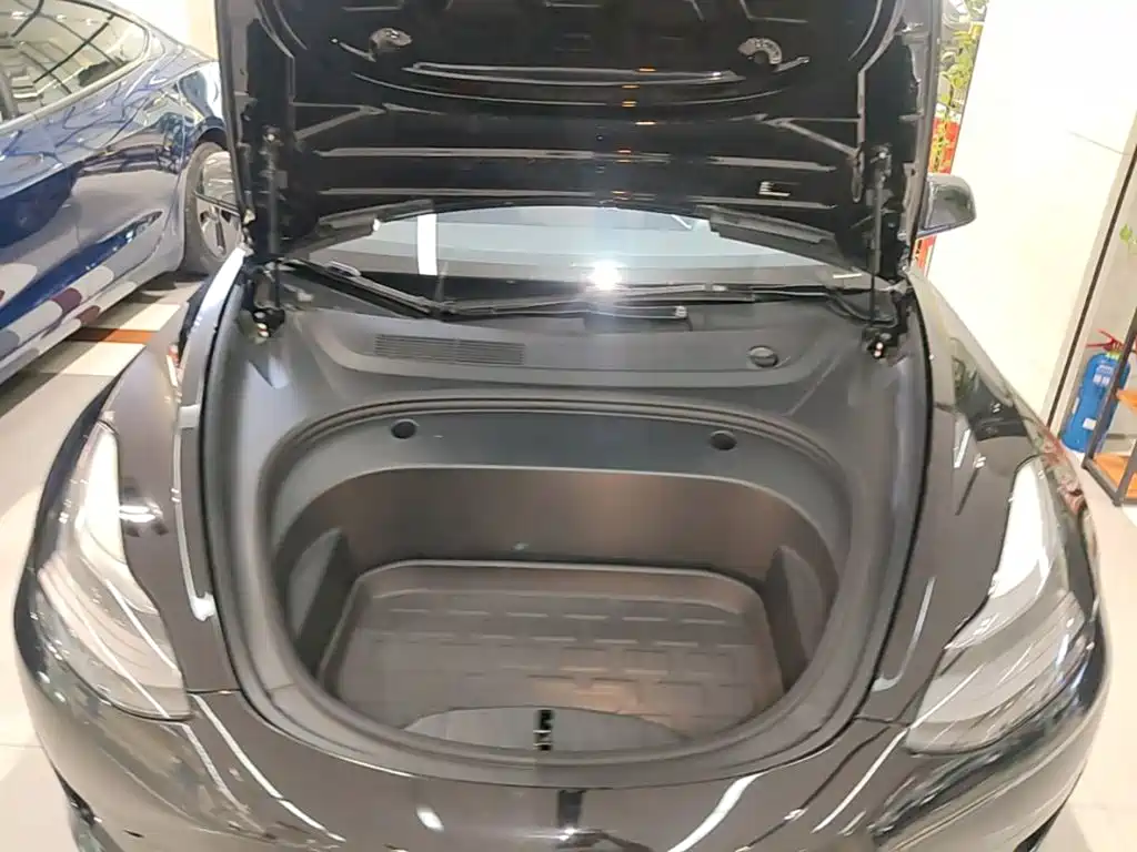 Tesla Model 3 — миниатюра 20