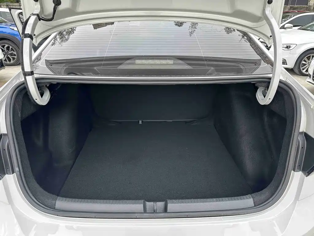Volkswagen Lavida — миниатюра 9
