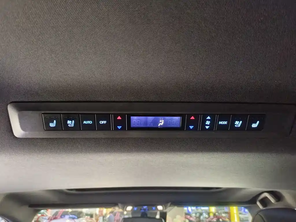 Toyota Sienna — миниатюра 14