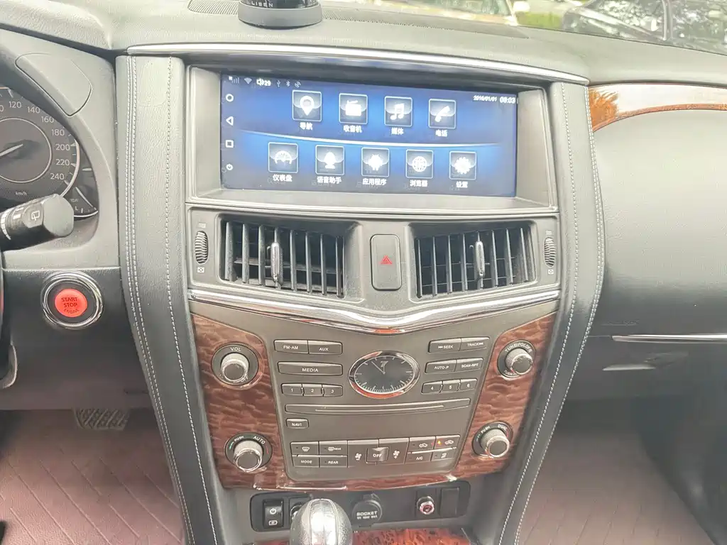 Nissan Patrol — миниатюра 18