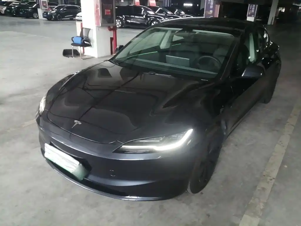 Tesla Model 3 — миниатюра 2